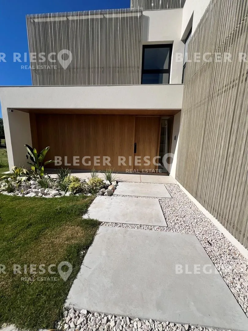 Four-bedroom house in El Yacht, Nordelta, Tigre
