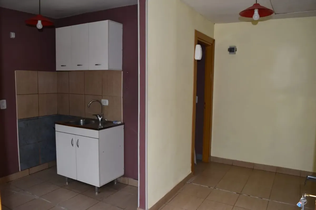 Casa de dois ambientes com pátio em Ituzaingó