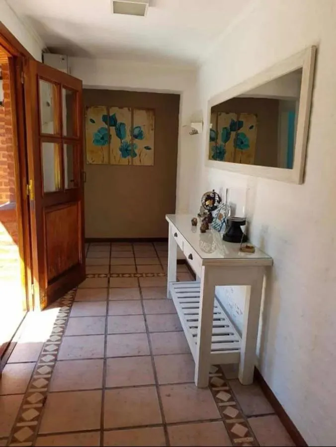 Casa mobiliada com 3 dormitórios para aluguel temporário em Esteban Echeverría