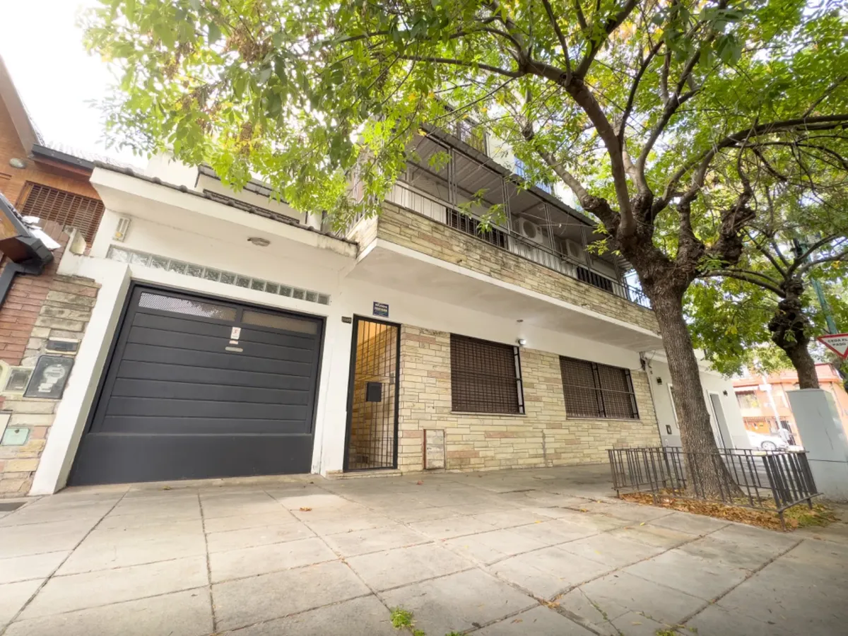 Casa de 8 ambientes para uso profesional o comercial en Villa Urquiza