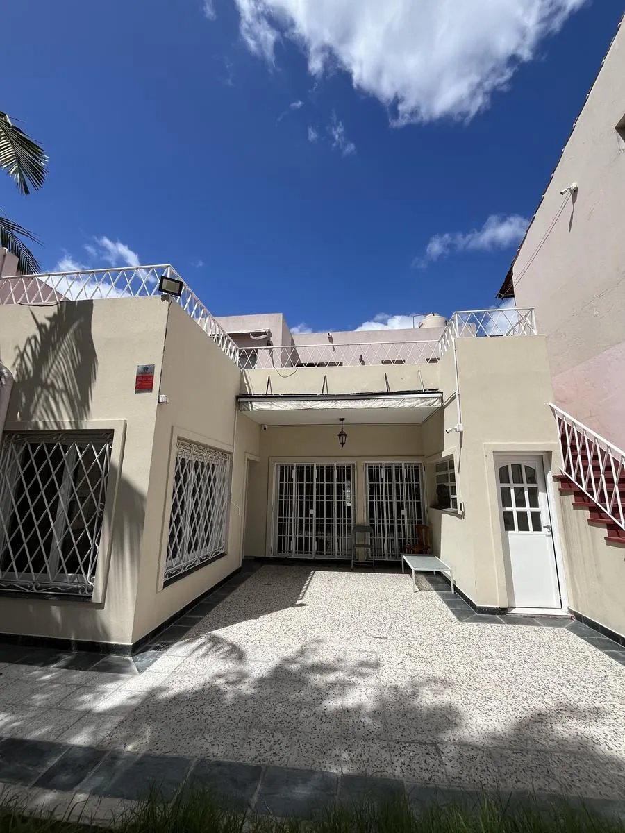 Casa de 5 ambientes con 4 dormitorios en Ramos Mejía centro