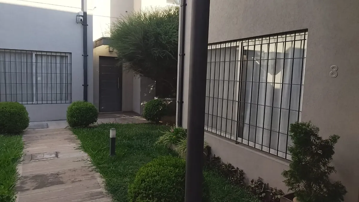 Apartamento duplex de 3 ambientes com 2 dormitórios em Ituzaingó Norte