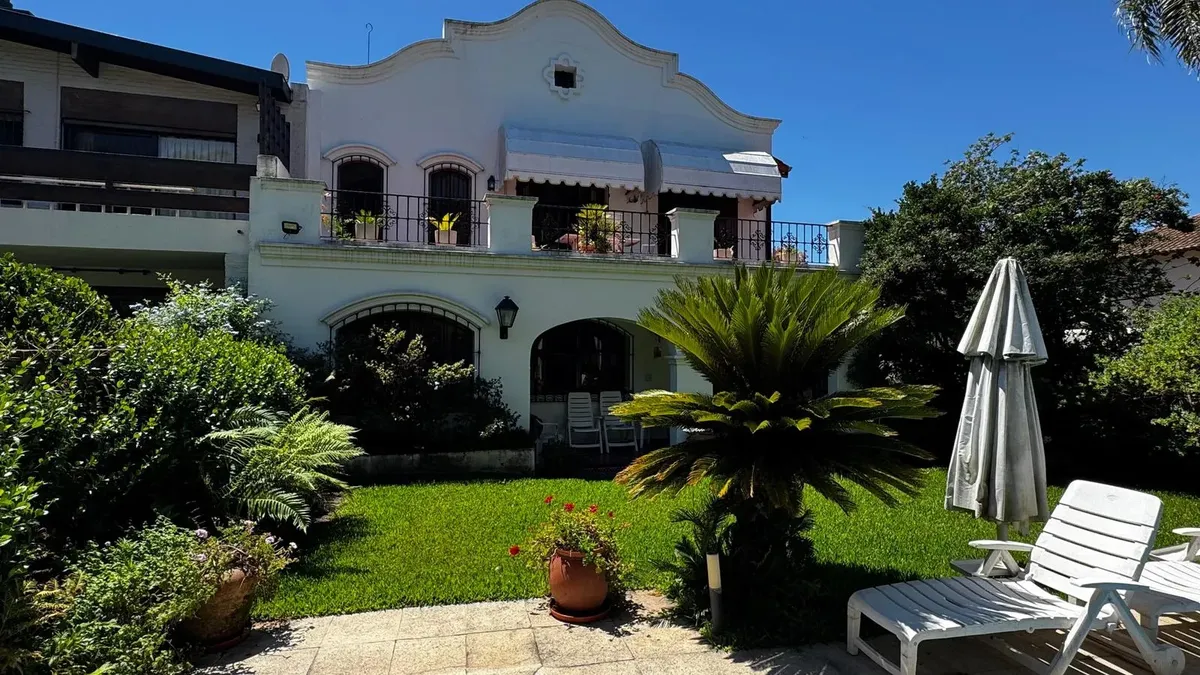 Дом испанского стиля с 3 спальнями в Acassuso