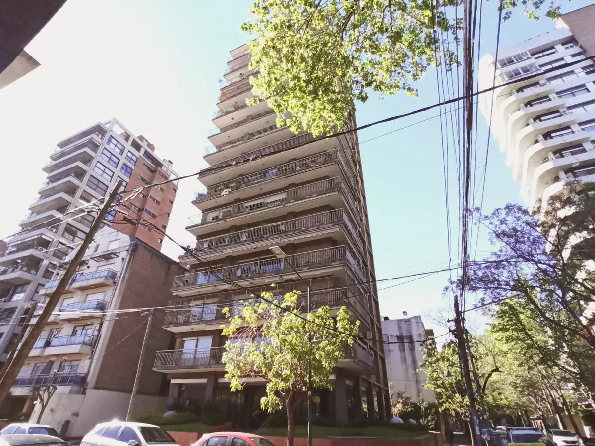 Four-bedroom apartment in Martínez