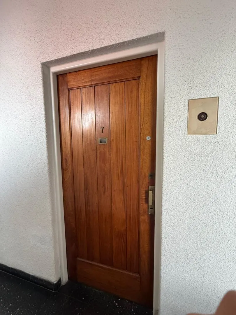 Departamento de 2 ambientes en Barracas, primer piso por escalera