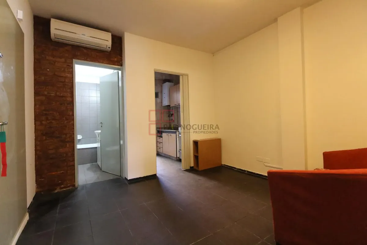 Monoambiente en planta baja con patio en Villa Crespo