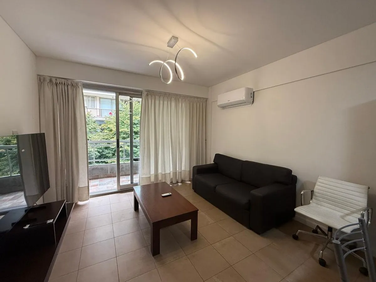 Apartamento de dois ambientes mobiliado com varanda em Puerto Madero