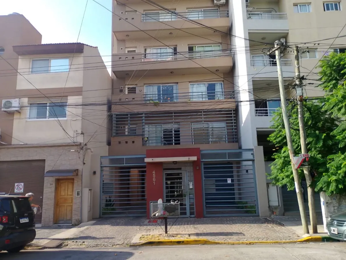 Monoambiente con cochera en Caseros, Tres de Febrero