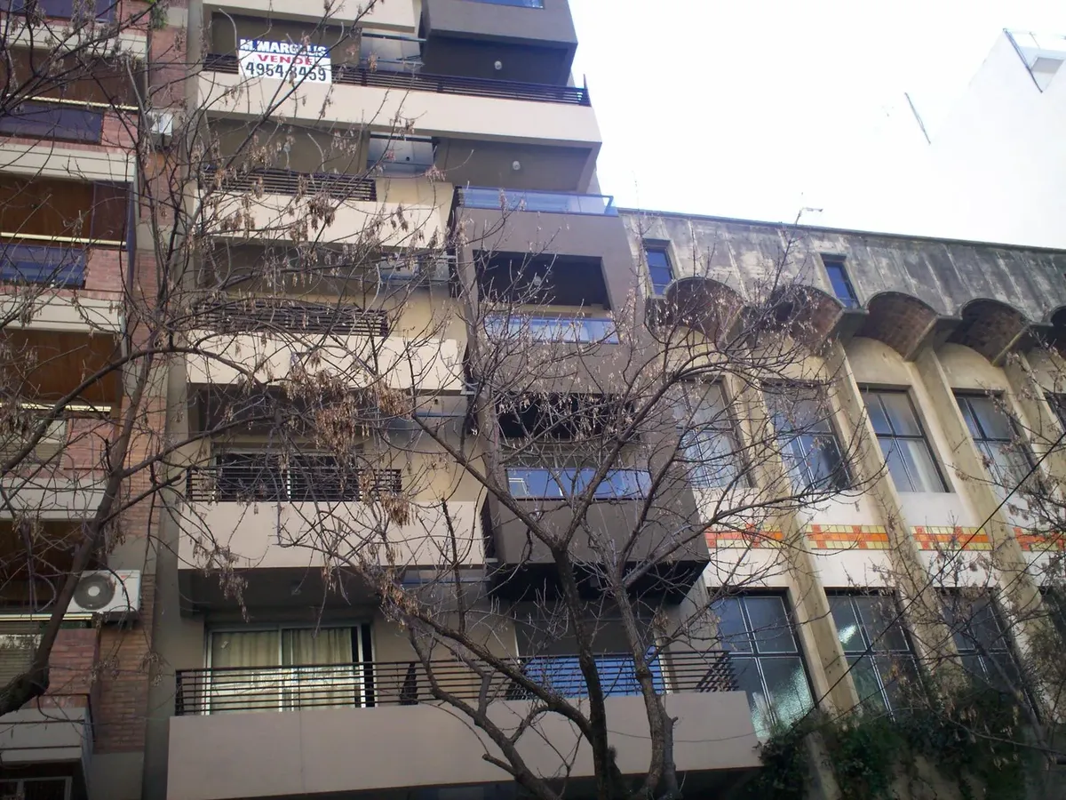 Monoambiente al frente con balcón en Villa Urquiza
