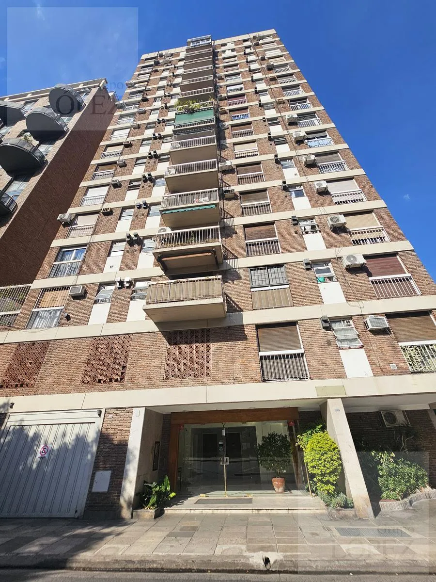 Apartamento de três ambientes com varanda em Belgrano