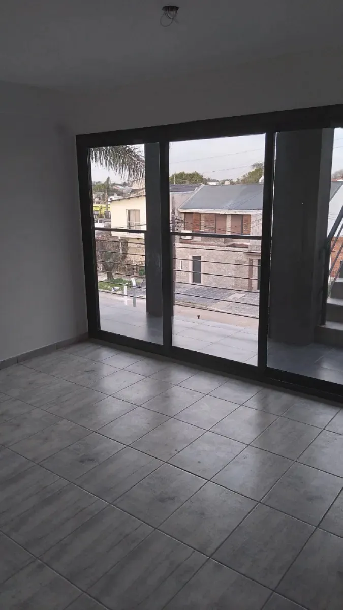 Apartamento de dois ambientes novo em Morón