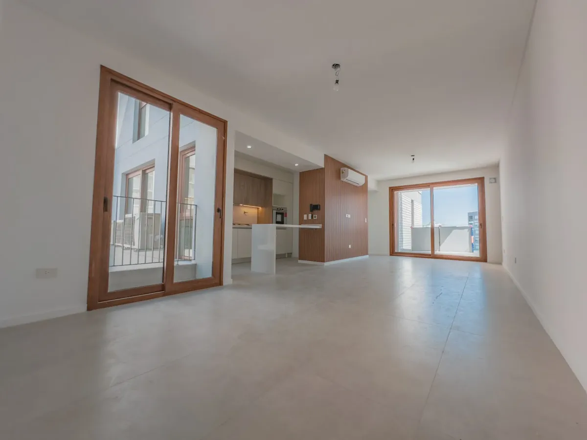 Новая полуэтажная квартира с 3 спальнями и балконом в Villa Devoto