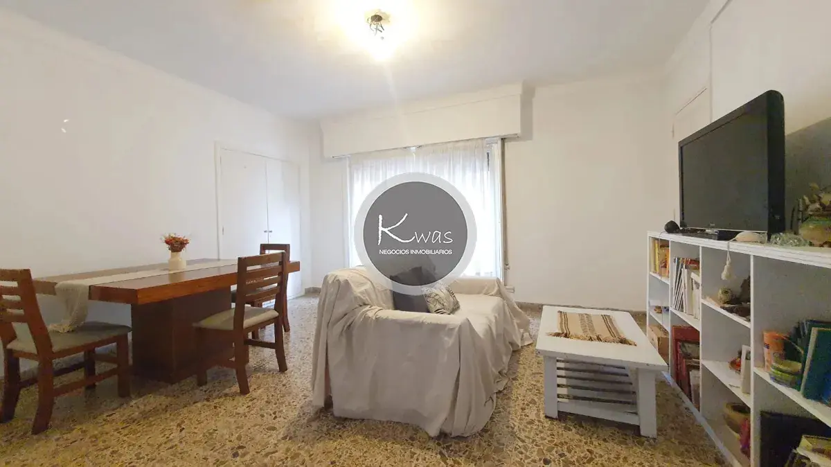 Apartamento PH de três dormitórios em Martínez