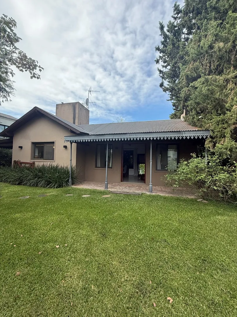 Casa Chalet En Alquiler En San Patricio, Francisco Álvarez, Moreno