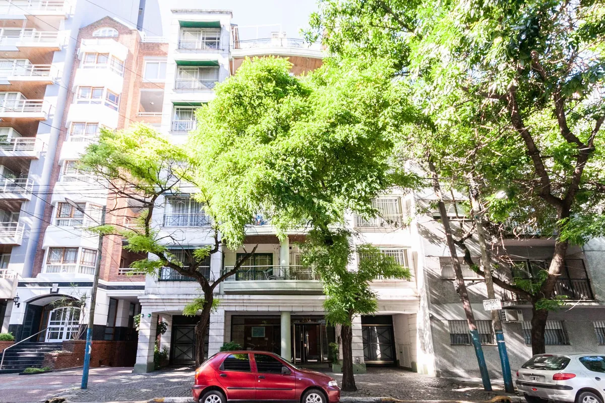 Front-facing three-bedroom semipiso apartment in Lomas de Zamora