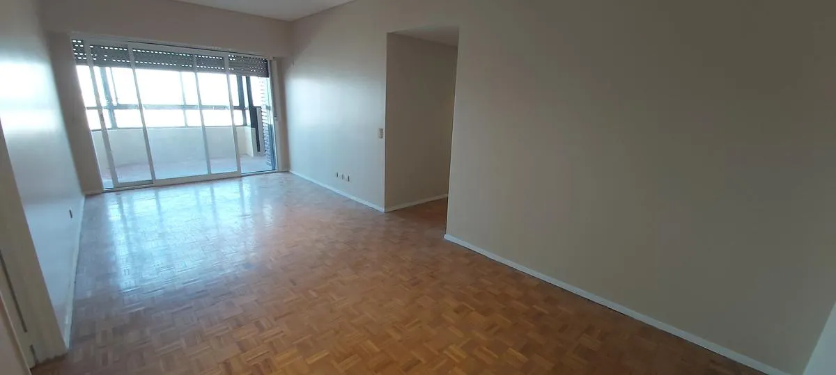 Departamento de 4 ambientes con balcón en Caballito