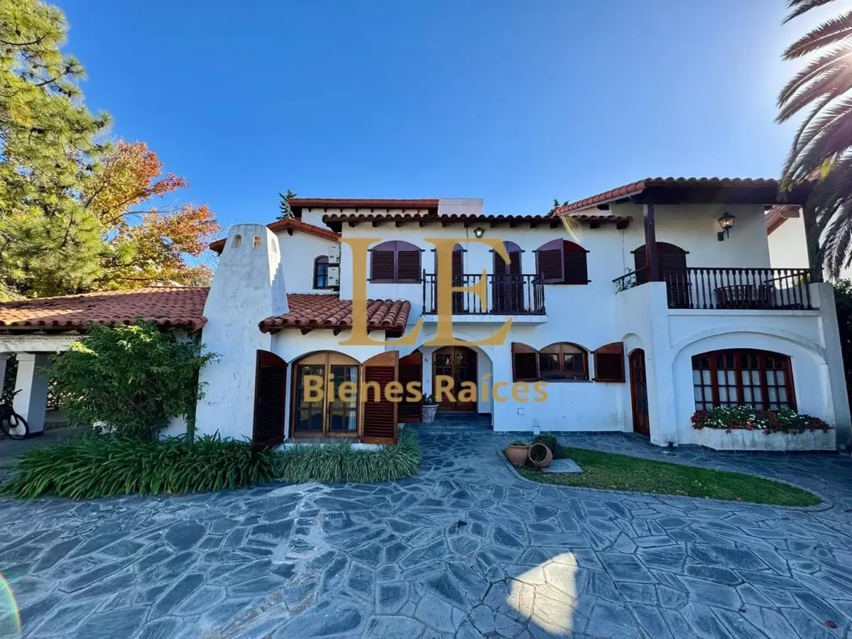 Four-bedroom house-apartment in Aranjuez Country Club, Escobar