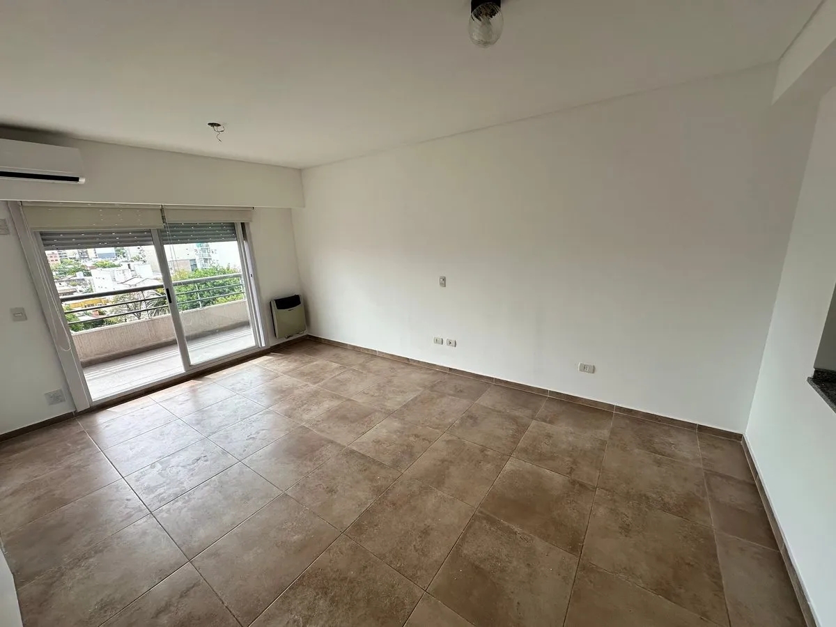 Квартира-студия с балконом и кондиционером в Flores