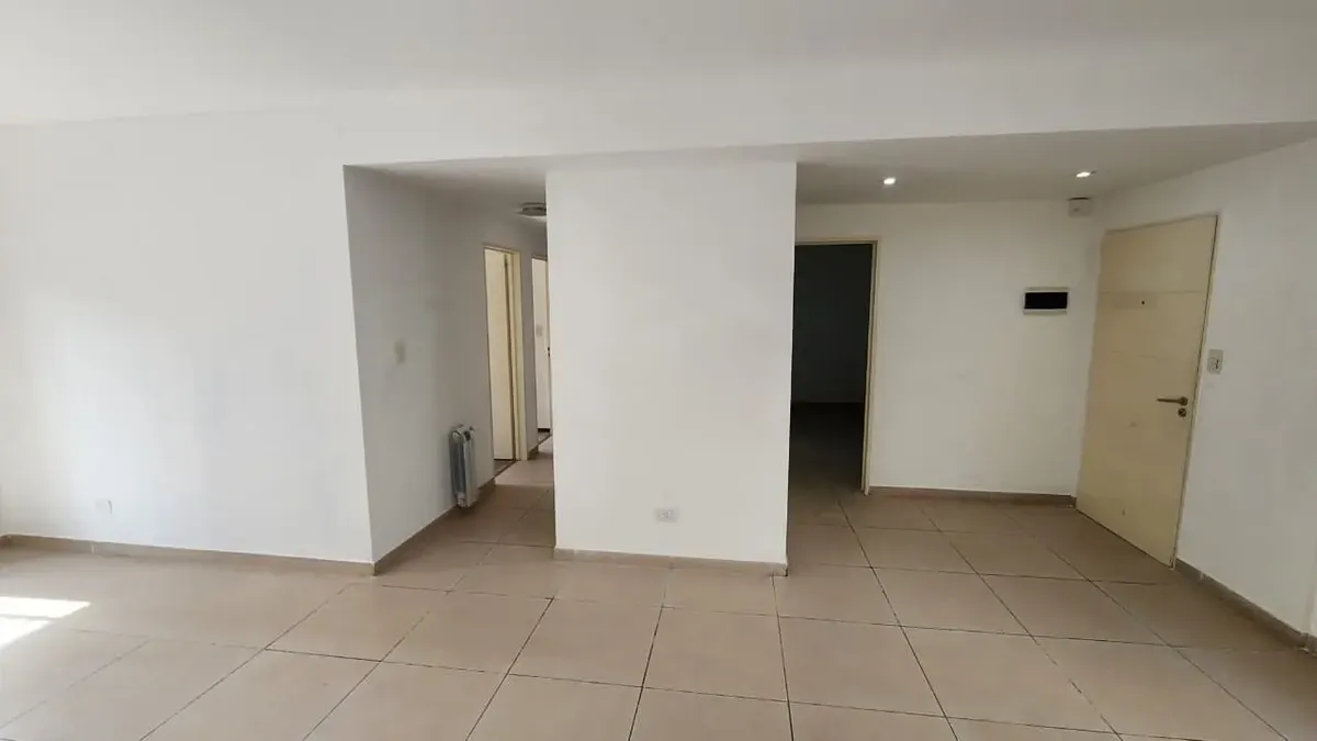Meio andar de 3 ambientes com 2 quartos em Caseros