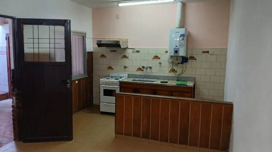 Apartamento de 2 ambientes com pátio e terraço em Lanús