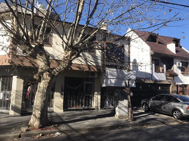 Apartamento de três ambientes com 2 dormitórios e vaga descoberta em Ramos Mejía