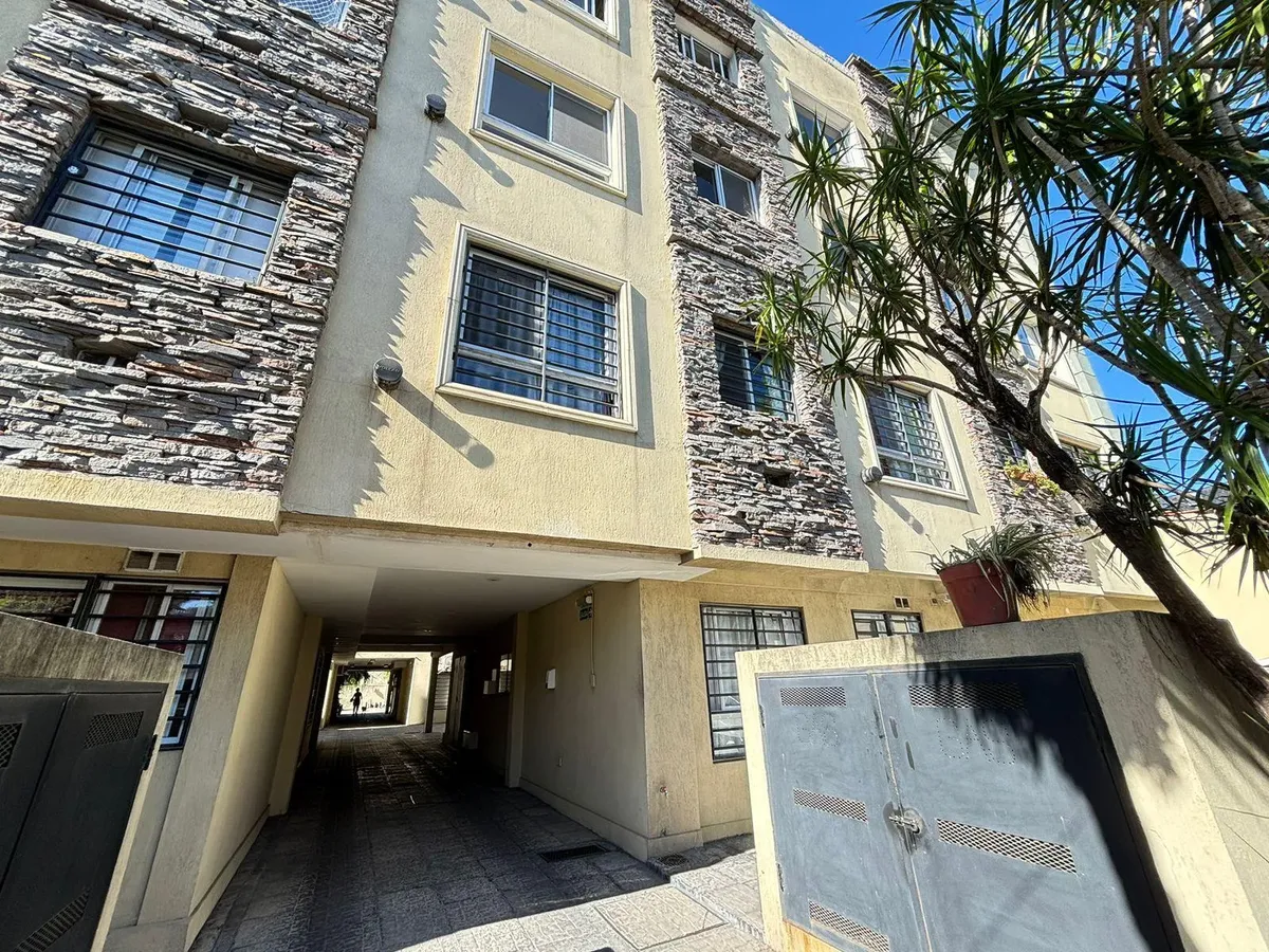 Departamento de 2 ambientes en Banfield Este