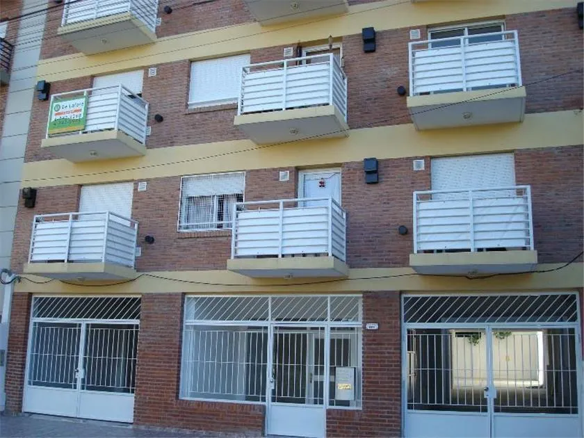 One-room apartment with balcony in Victoria