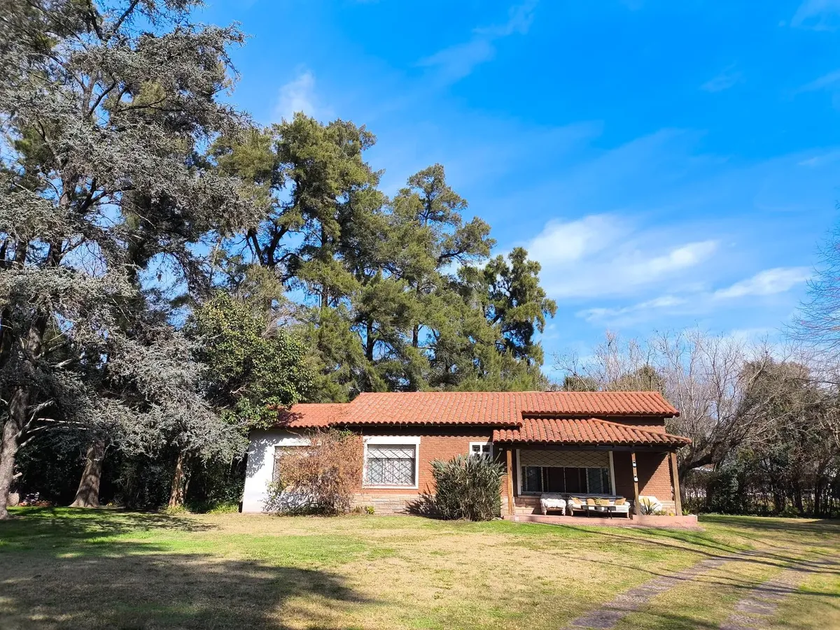 Five-bedroom house in Tigre with pool and large park