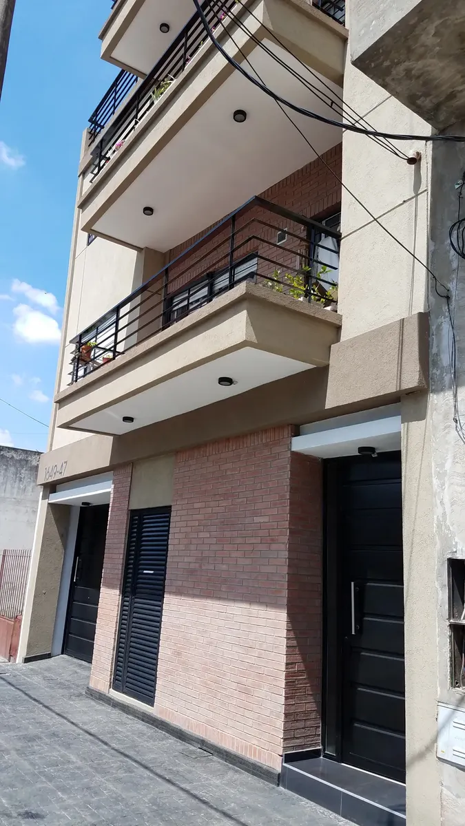 Apartamento de dois ambientes com 1 quarto em Lanús