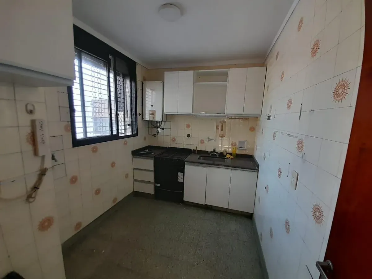 Departamento de 3 ambientes interno en alquiler en Monte Castro