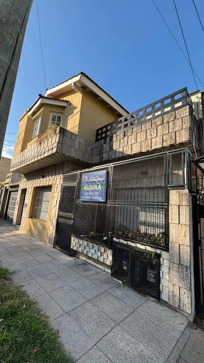 Casa em PH com 4 dormitórios na General San Martín