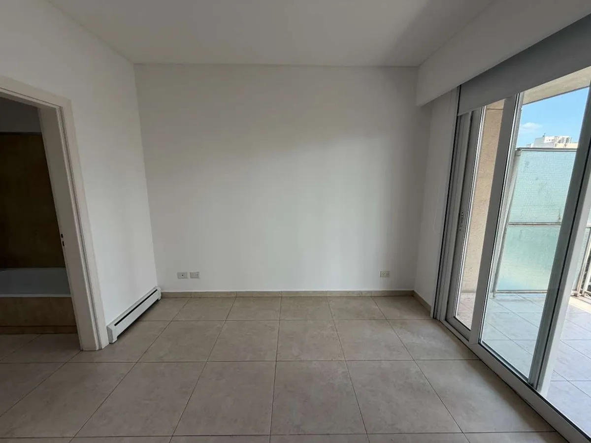 Apartamento de dois ambientes com varanda de frente em Villa Devoto