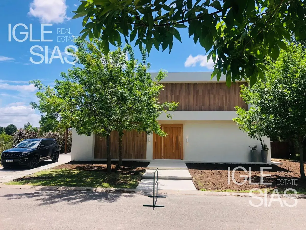 Modern lakefront five-bedroom house for rent in Tigre’s Santa Clara (Villanueva)