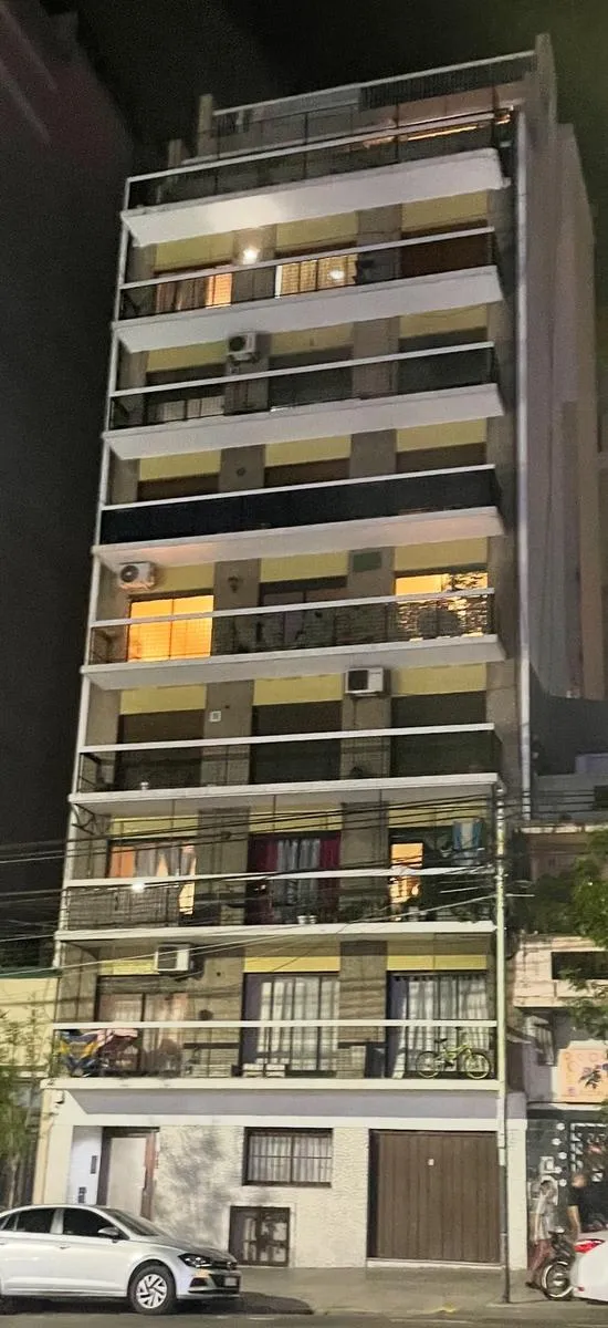 Kitnet térreo com pátio em Caballito