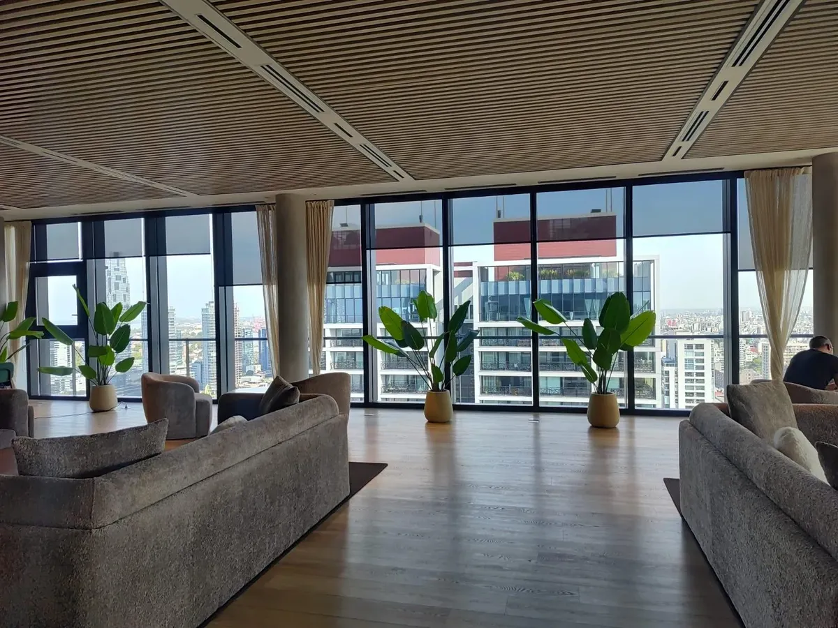 Apartamento de 3 ambientes com varanda e vaga de garagem em Puerto Madero