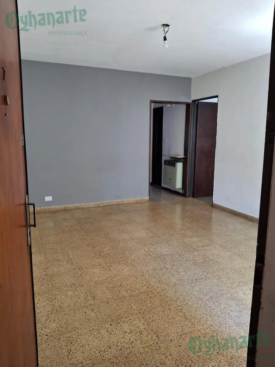 Departamento de 3 ambientes con 2 dormitorios en Castelar Norte