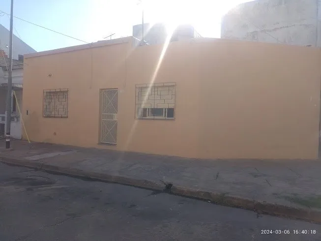 Two-bedroom corner house in General San Martín