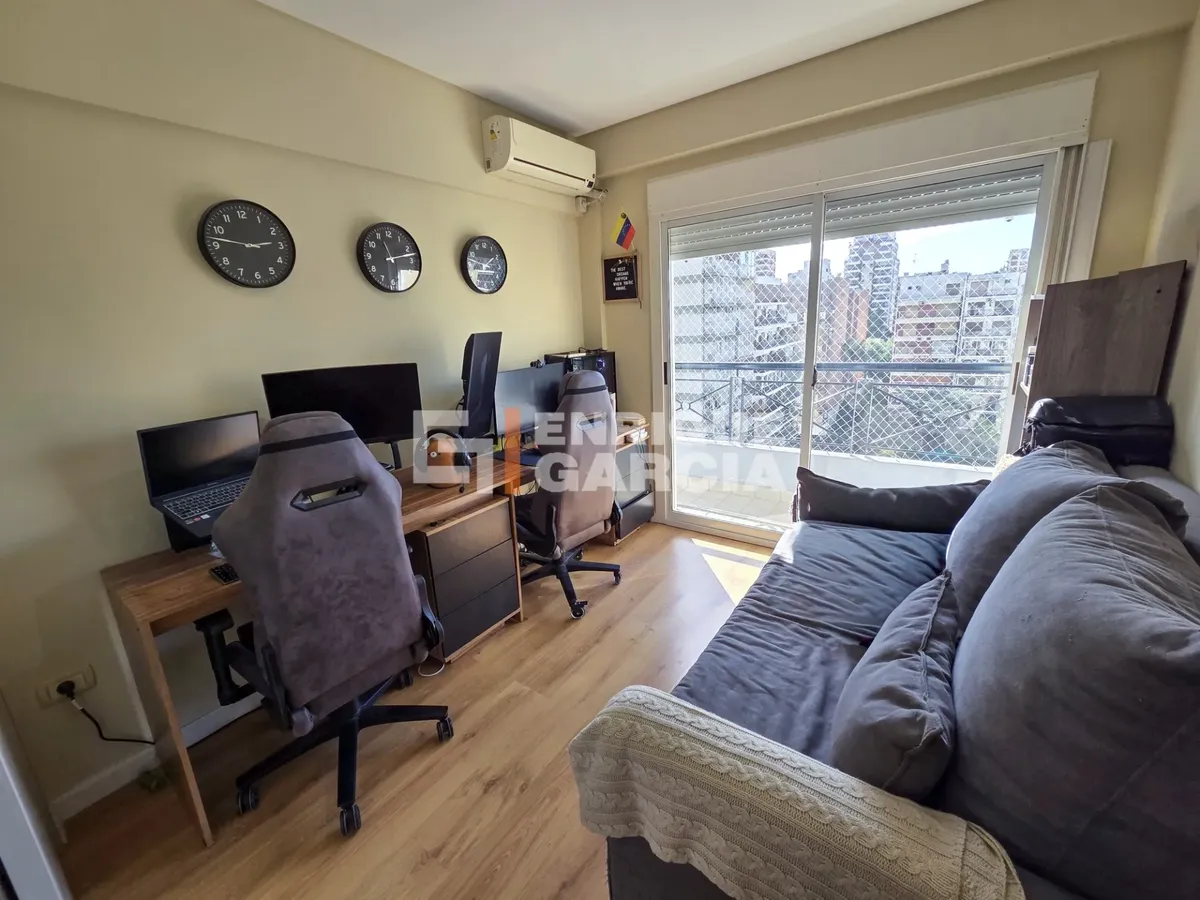 Semipiso de 3 ambientes con balcón y cochera en Villa Urquiza