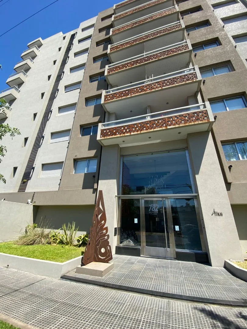 Departamento de 2 ambientes con balcón en Ituzaingó Sur