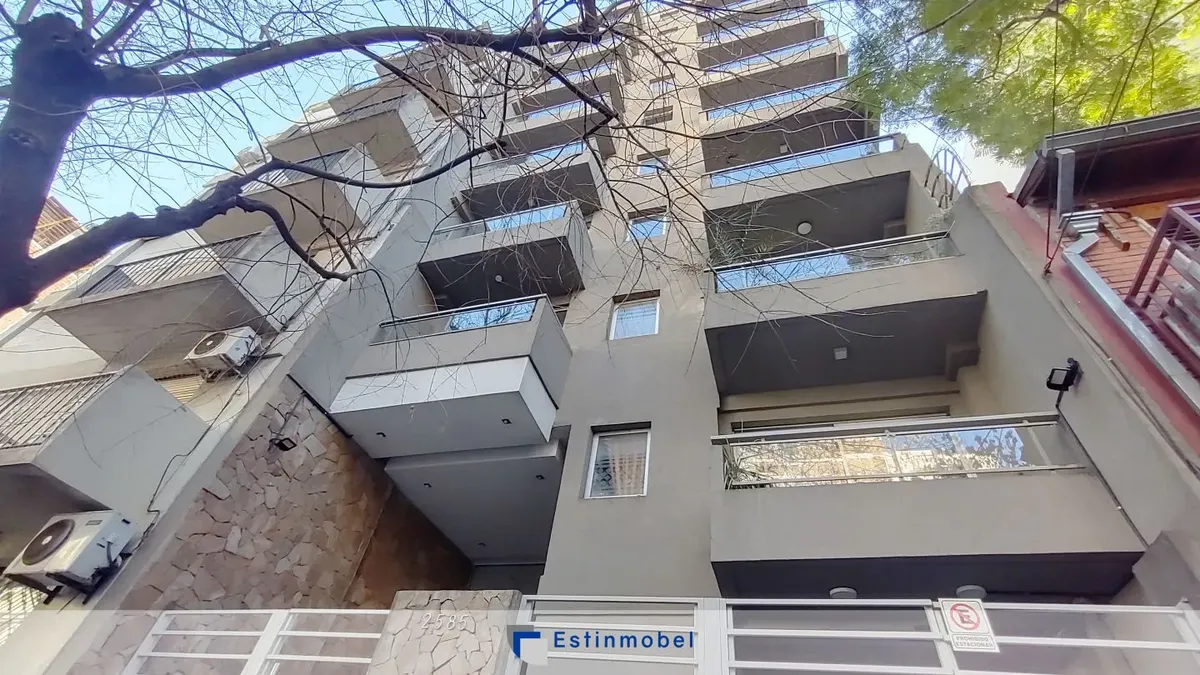 Kitnet com varanda em Colegiales, a 100 m do Parque Ferroviario