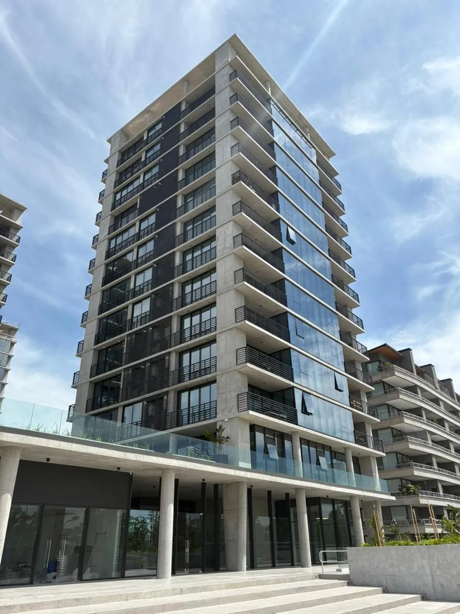 Two-room apartment with parking in Victoria