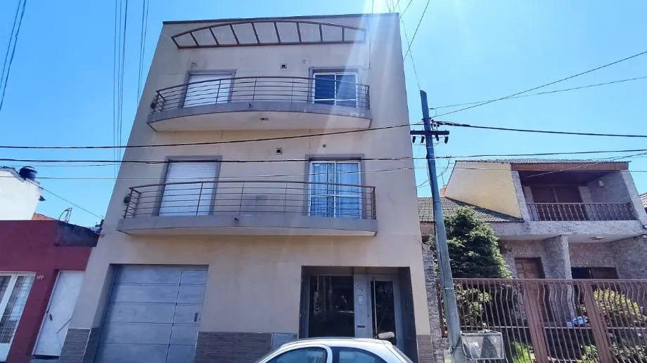 Three-room apartment with balcony in Ramos Mejía Sur