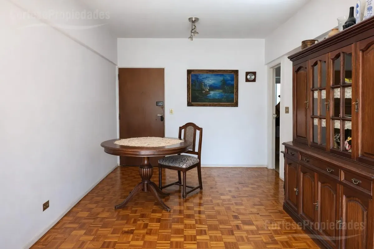 Apartamento de três ambientes com dependência em Palermo