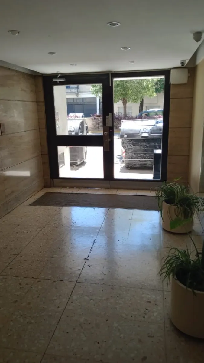 Monoambiente en Villa del Parque sobre Av. San Martín