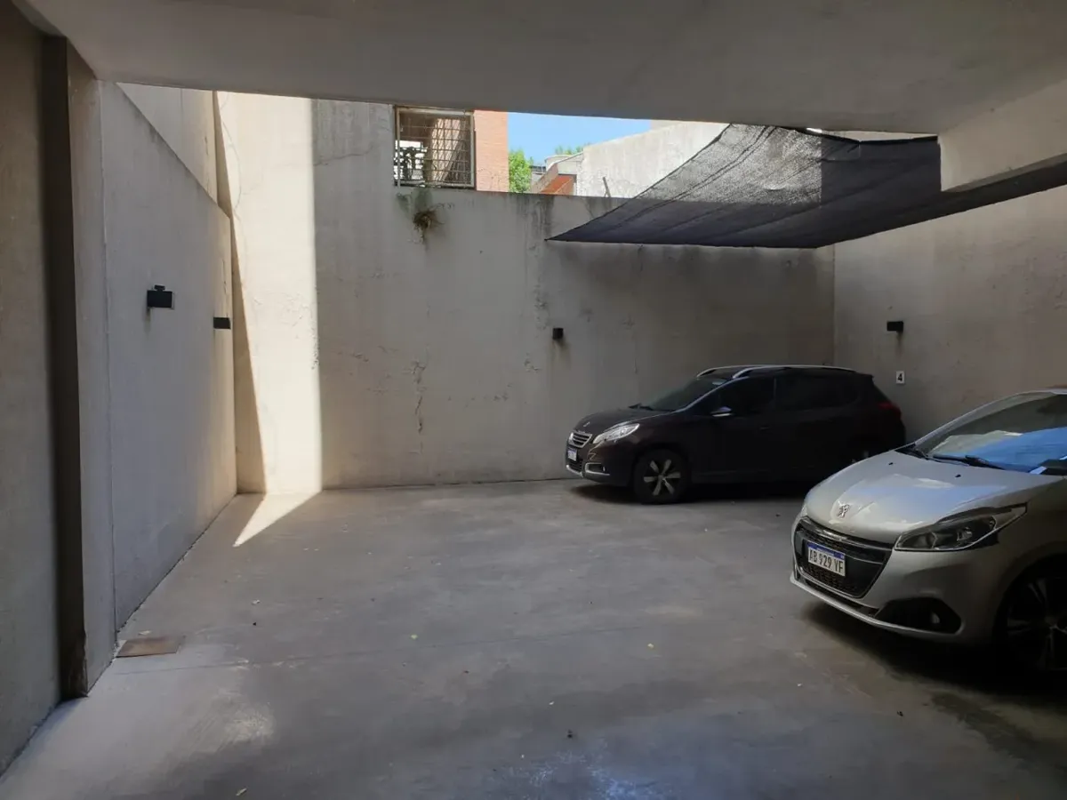 Front half-floor apartment with balcony and parking in Belgrano