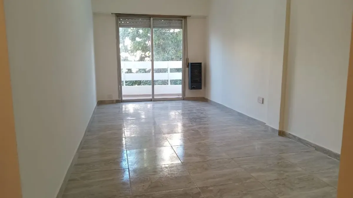 Two-room apartment in Banfield, Lomas de Zamora with 1 bedroom and built-in wardrobe
