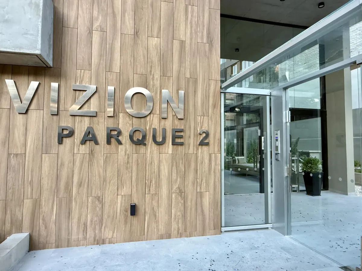 Departamento de 3 dormitorios a estrenar con balcón terraza y cochera en San Isidro