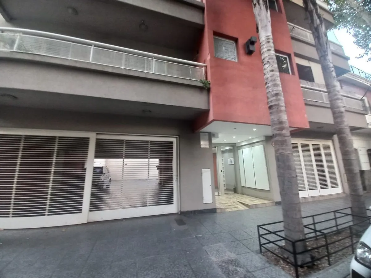 Apartamento de dois ambientes com varanda em Tres de Febrero