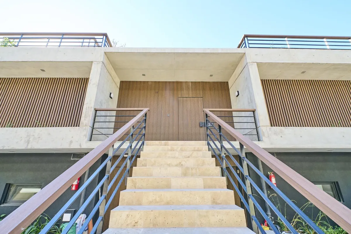 Three-bedroom apartment with terrace, garden and pool in Victoria