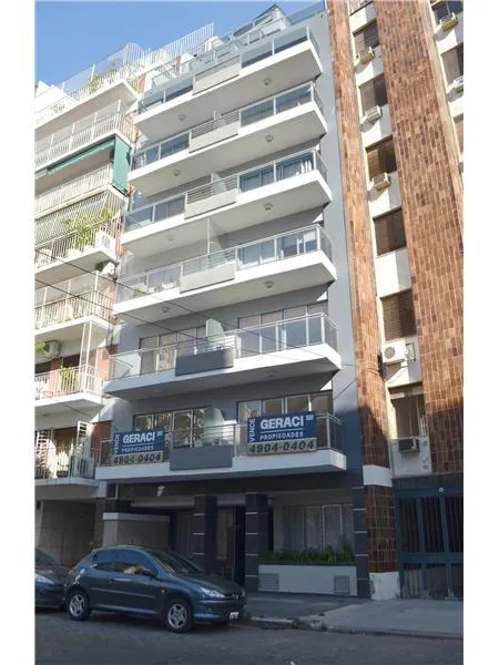 Квартира-студия с балконом и окнами на улицу в Caballito